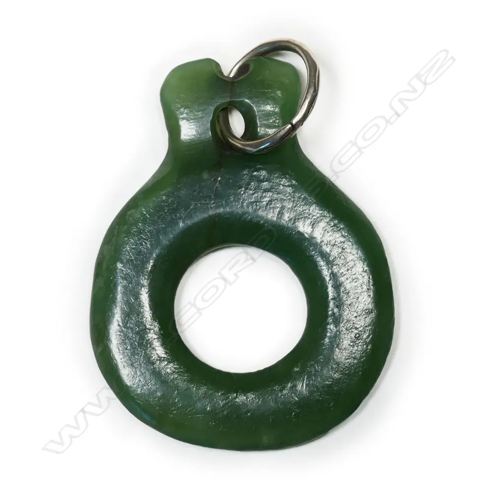 An old (probably pre-European) carved pounamu Māori kākā pōria (parrot leg ring), Image 1++